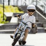 Pred nakupom otroške čelade za motor